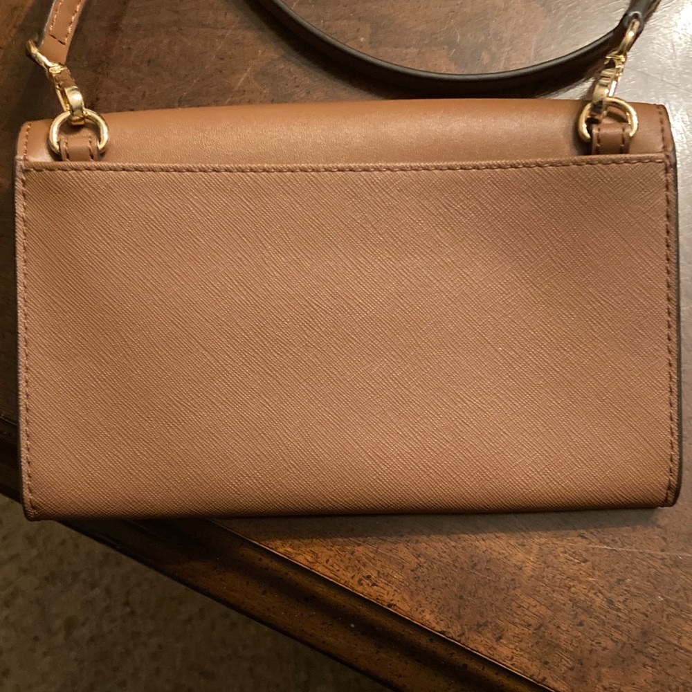 Michael Kors NWOT Tan Compact Envelope Style Convertible Crossbody / Clutch. - Picture 3 of 11